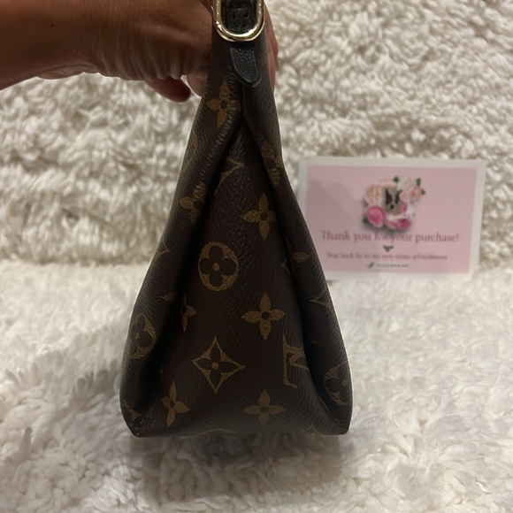 Louis Vuitton purse 👛 - Picture 6 of 15